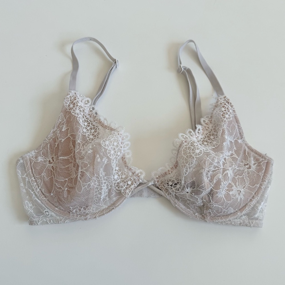 Victoria’s Secret Very Sexy Unlined Plunge Lace Bra size 34C in Cream White